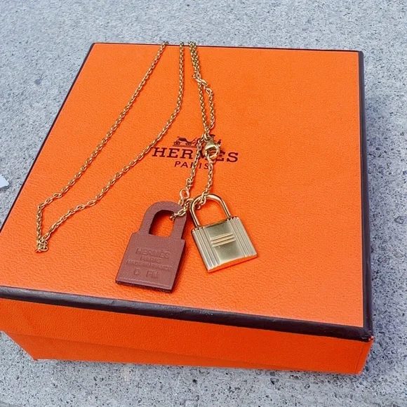 Hermes O'Kelly SM Pendant necklace New - Picture 2 of 2